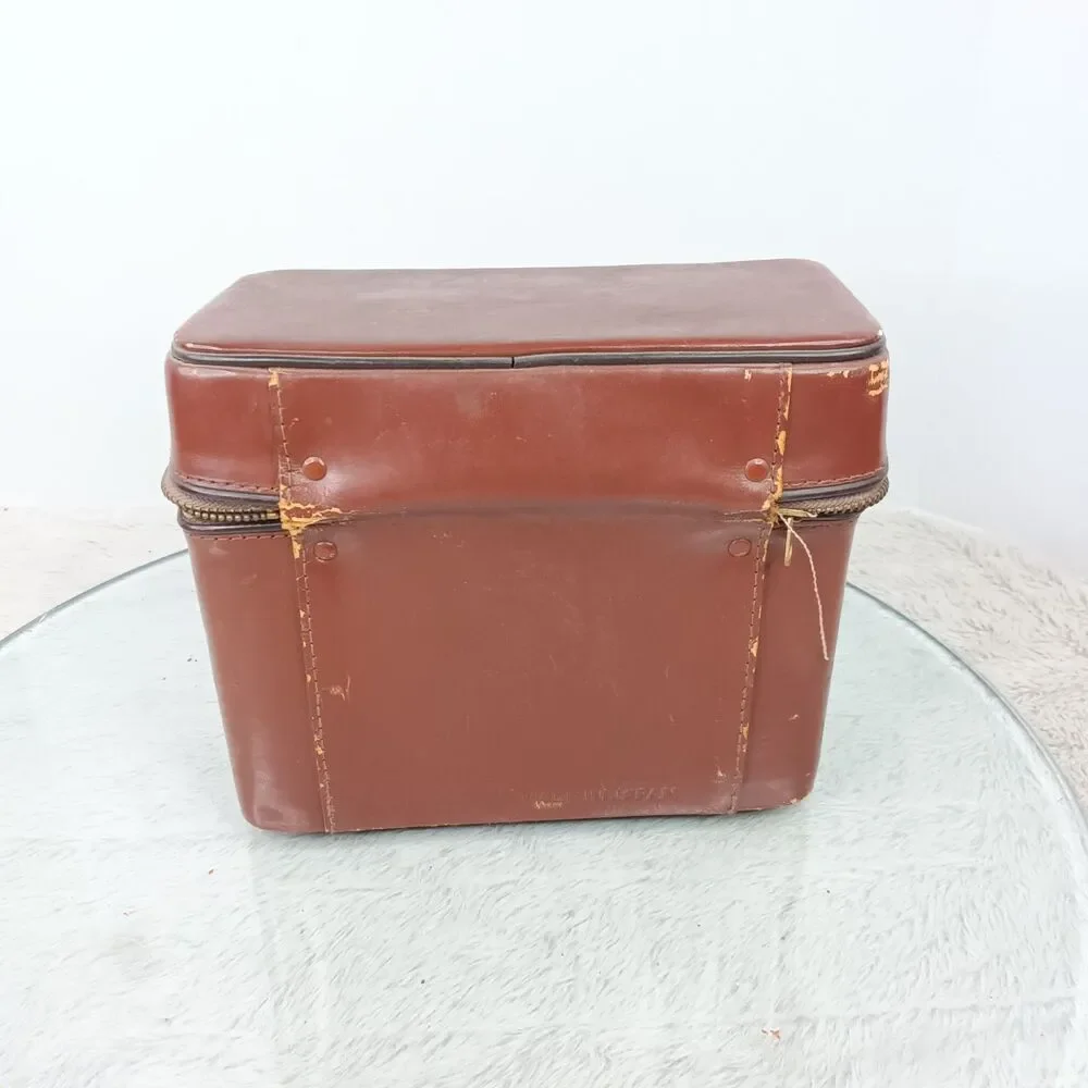 Vintage1950s/60s Yashica 8-E III 8mm wind-up movie camera complete w/ case